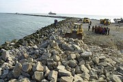 Дамба с уровня моря