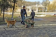 Территорию парка ежедневно убирают; руины павильонов пока, по всей видимости, пытаются спасти от дальнейшего разрушения.