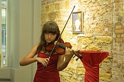 Играет двенадцатилетняя скрипачка Полина Самофалова