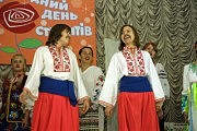 Ввиду дефицита мужчин в педагогическом университете первокурсницам Людмиле Шевалье и Ангелине Салтыс пришлось выступать в роли казаков