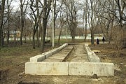 Фундамент какого-то сооружения находится в нескольких десятках метров от обсерватории