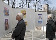 Выставка карикатур в Городском саду