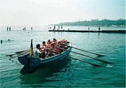 На море