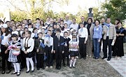Общий снимок: дипломаты и жители села Бановка