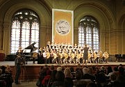 Сводный хор школы Столярского под управлением Татьяны Янчук и ансамбль бандуристок под управлением Марьяны Бондарь