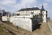 Подгорецкий замок, резиденция польских королей. Все внутреннее убранство, драгоценный паркет, резной потолок и чердак сгорели в советское время