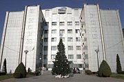 Административное здание управления порта Южный уже украшено к Новому году