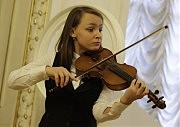 Играет Валентина Воротынцева — лауреат 1-й премии