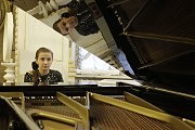 За роялем Юлия Колодчин