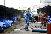 Автомобили не помешали уничтожению стоянки