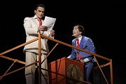 Правитель (Виталий Платов) и Игорь (Руслан Рудный) обсуждают стратегию освоения космоса человеком