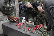 Возложение цветов к памятнику погибшим воинам-интернационалистам