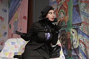 Елена Юзвак в роли Элины