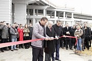 У праздничной ленточки — Ю. Губанков, Ю. Васьков и Э. Матвийчук