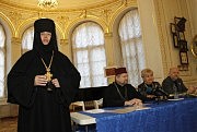 Вела презентацию настоятельница Свято-Архангело-Михайловского женского монастыря, редактор книги игуменья Серафима