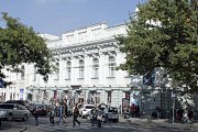 А так с этой же точки съемки выглядит театр в свой 110-летний юбилей