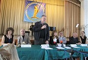 Во время пресс-конференции: приветствие от директора ДССМШ им. Столярского Евгения Лысюка