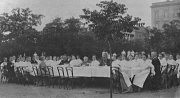 Воспитанницы и преподаватели Одесского института благородных девиц выпуска 1910 года