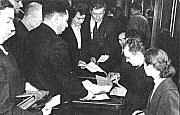 Январь 1959 г. Работает мандатная комиссия первой (учредительной) областной конференции ныне Национального Союза журналистов Украины