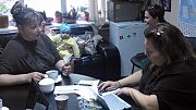 Исполнительный директор БО «Фонд помощи морякам «Ассоль» Наталья Кламм оформляет благотворительную помощь многодетной матери из Крыма и «по совместительству» капитану третьего ранга