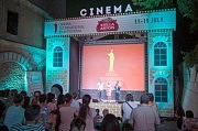 Представление фильма «Девушка с жемчужной серёжкой» на Ланжероновском спуске