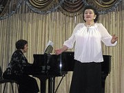 Поет Елена Стаховская