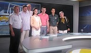 Украинские журналисты с китайскими теледикторами в студии новостей ТРК «Шэньси»