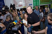 Первые минуты на родной земле. Интервью дает капитан Станислав Озаринский