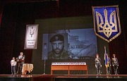 Церемония вручения волонтерского ордена «Народный Герой Украины» на сцене оперного театра