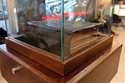 Освящало церемонию и соединяло века сокровище библиотеки — Псалтырь 1641 года