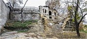 Существующие подпорные стены и руины рыбного ресторана