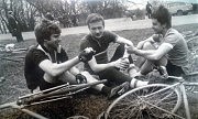 1983-й: после победы можно немного расслабиться (Михаил — в центре)