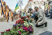Траурная церемония на месте гибели первой жертвы 2 мая 2014 года евромайдановца Игоря Иванова