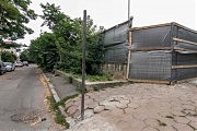 Так выглядит пересечение улицы Посмитного и Коллективного переулка. О намерении строить напоминает забор