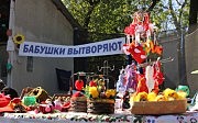 Рукоделие бабушек под лозунгом «Бабушки вытворяют»