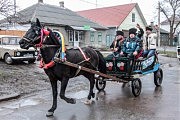 Почетный эскорт «Царя» на телеге