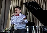 Выступает, вполне возможно, будущая звезда эстрады Роман Волошин из Балтской ДШИ