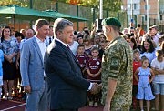 Петр Порошенко и Сергей Хрустовский вручили сертификаты на земельные участки воинам АТО