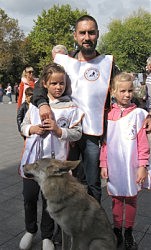 В культуре общения с животными, считает Алексей Яровенко, главное — доброта и воспитание. Тогда даже с волком и детям не страшно