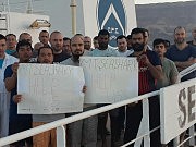 Интернациональный экипаж танкера просит о помощи
