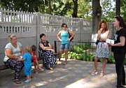 Протестующие мамы третьеклассников
