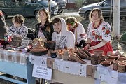 Гостей праздника встречали народные умельцы