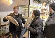 Кассир Татьяна Шевчук любит свою работу, любит людей