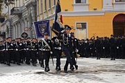 Курсанты проходят торжественным маршем