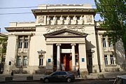 Книжковий форум триває
