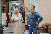Ядвига Круглова и главный инженер Пассажа Александр Тупиков в раздумье — откуда начинать поиски