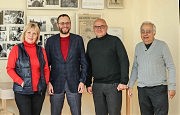 Традиционное фото в музее редакции