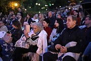 На Потемкинской собрался стар и млад