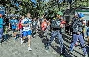 Совместный старт бегунов и велосипедистов