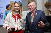 Ведучі заходу — переможці конкурсу «Вечірньої Одеси» «Люди справи» Олена Любіковська і Максим Трубніков